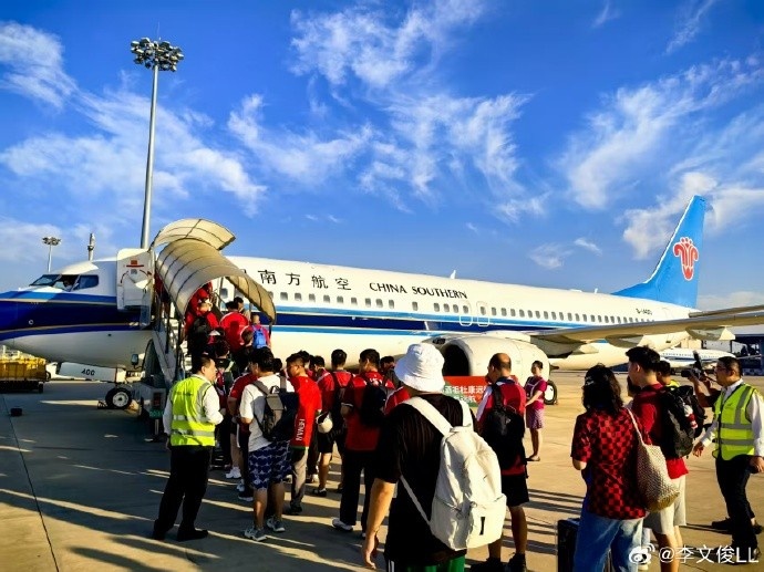 据博主, 好的氛围, 化了球迷与