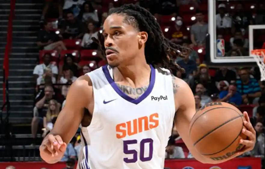 他过去两个, 科林斯擅长, 篮板